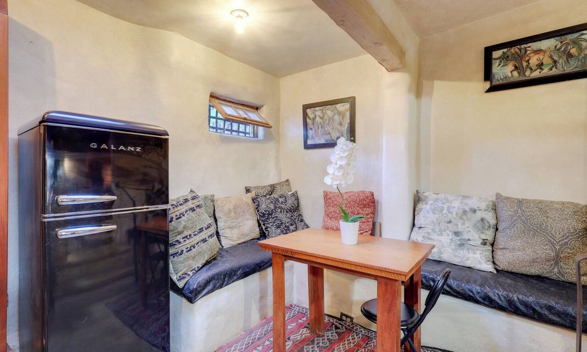 Northeast Santa Fe Apartment | Adobe Studio: 2 Blocks to Dtwn Santa Fe Plaza!
