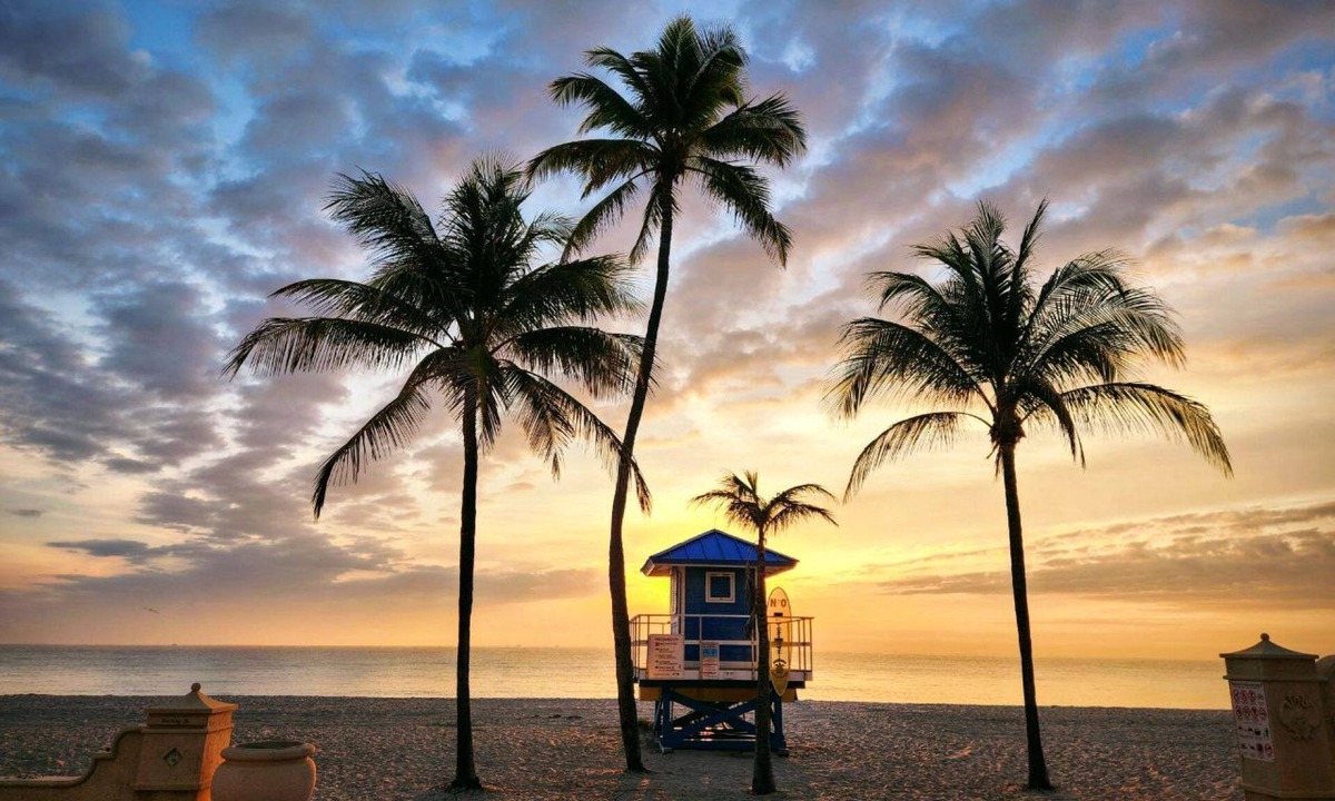 Hollywood Apartment | Beachfront with Private Pool ~ 1 Bedroom w/King Bed & FREE PARKING at the Beach