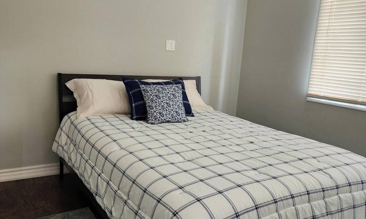 New Toronto House | Centrally located 10 minutes from downtown Toronto