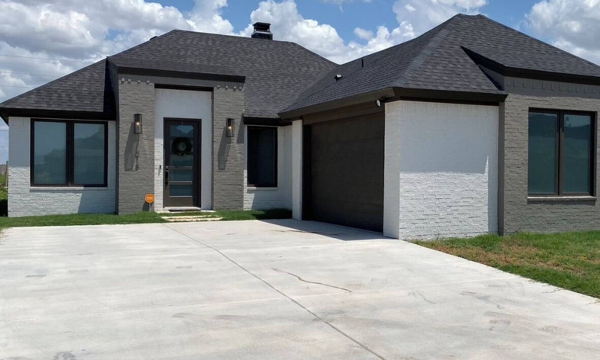 North by Northwest House | Country Chic only 10 minutes away from TTU. Pet friendly!
