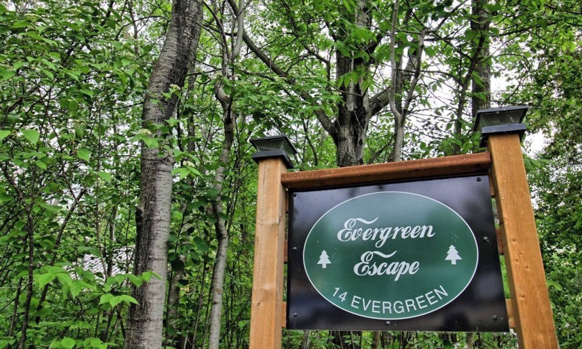 Grand Beach Cabin | Discover Your Perfect Retreat at Evergreen Escape Cabin Rental!