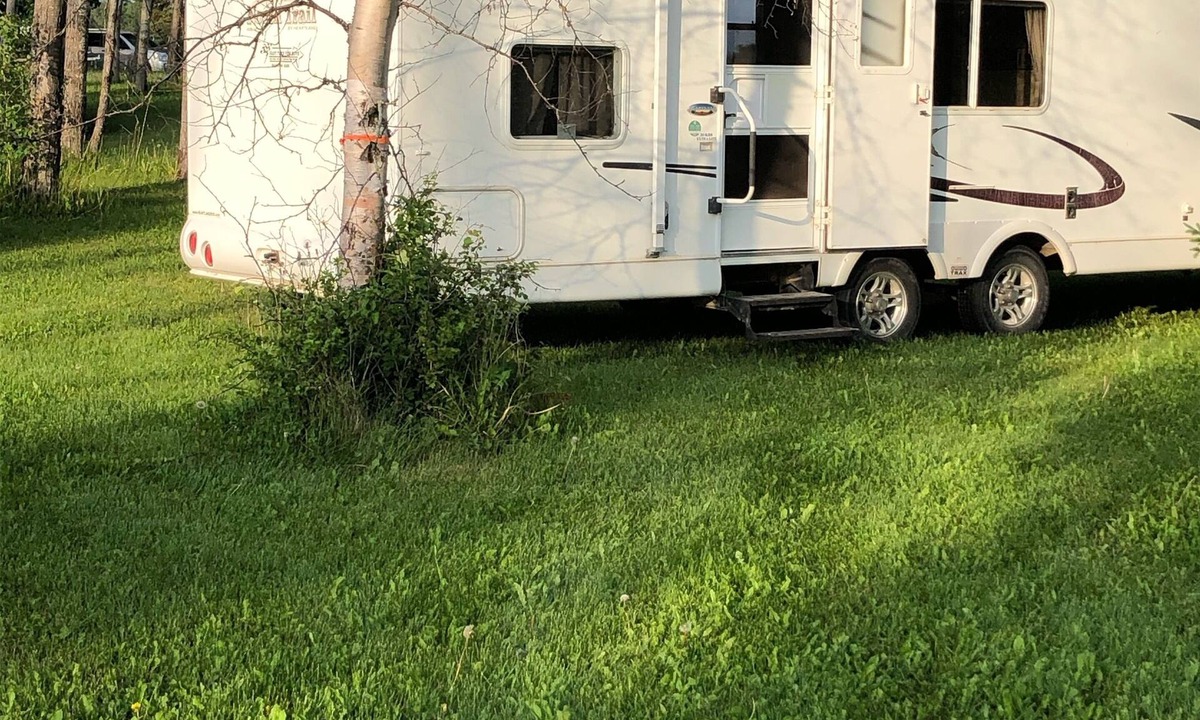 Onanole House | Eagle- Camper at Sunset Bay