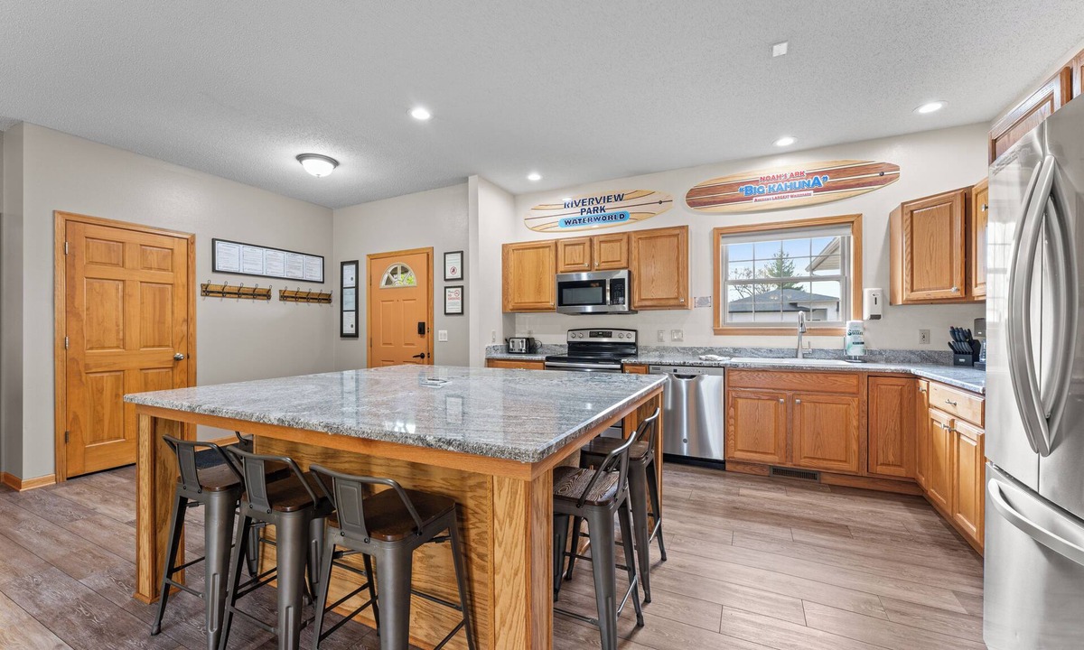 Spring Brook House | First Class "ARCADE"/18 PERSON/3400 sq ft/10 Bed/Firepit/HUGE kitchen/Fireplace