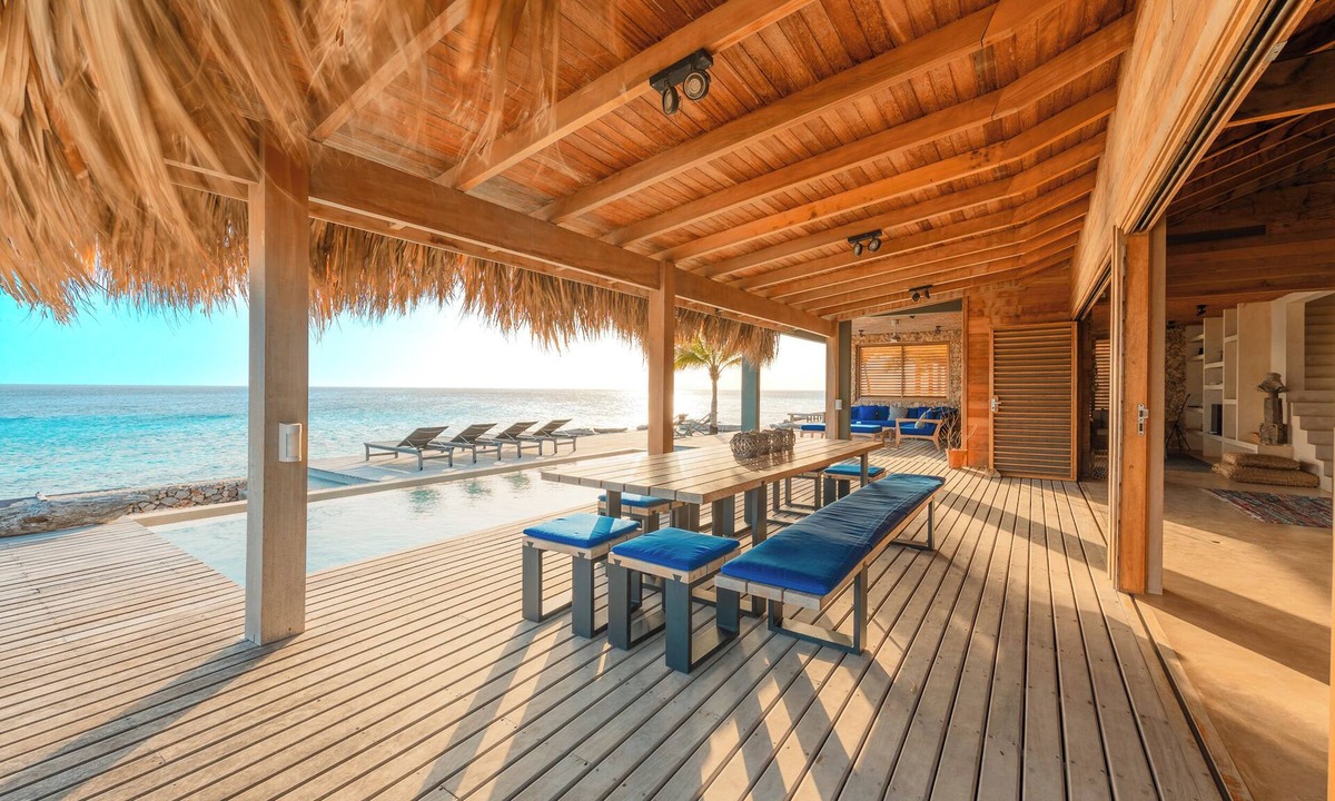 Belnem House | Large Eco Beach House Sleeps up to 8 directly ON the OCEAN