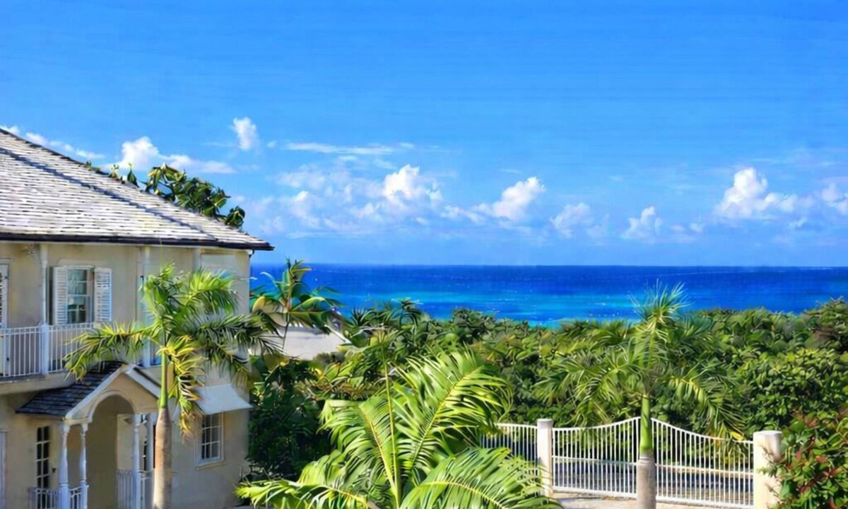 Little Battaleys House | Mullins Beach Villa - Luxury with Private Spa Pool