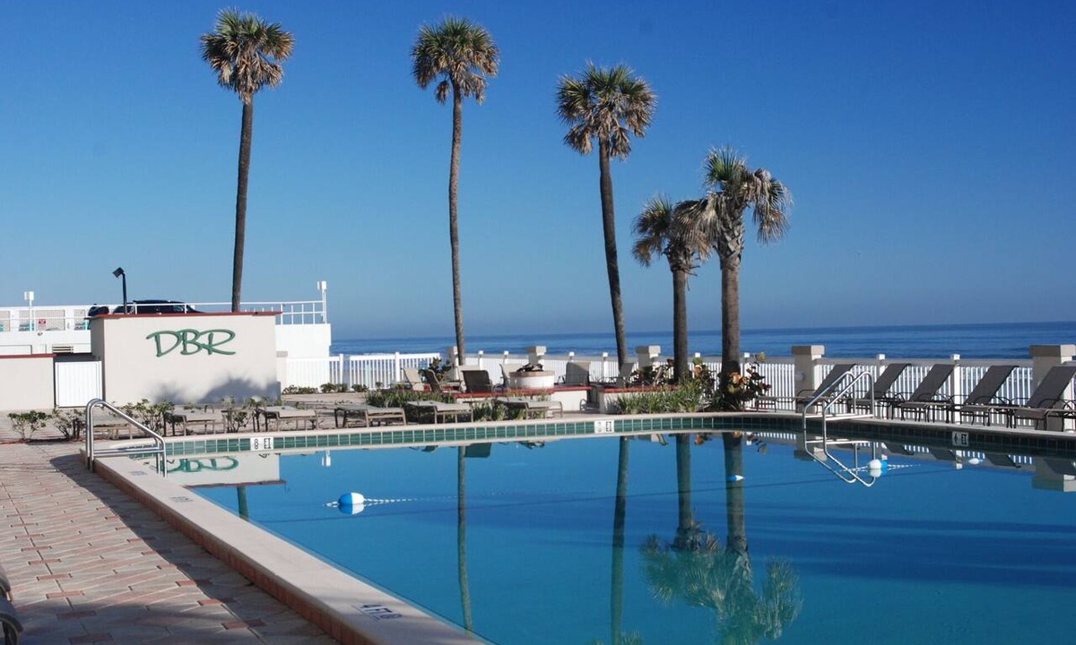 Ortona Park Condo | Oceanfront Private Balcony Overlooks Heated Pool