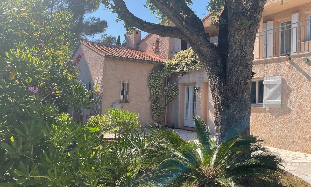 Boulouris-sur-Mer Villa | Saint Raphael beautiful villa 170 m2 swimming pool, very quiet, comfortable, residential