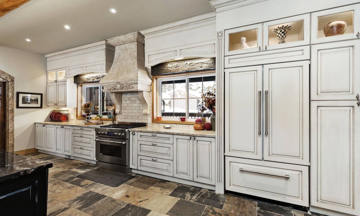 Dunchurch Villa | Whitestone Ranch | Luxury Lakefront Estate Near Muskoka (Sleeps 24)