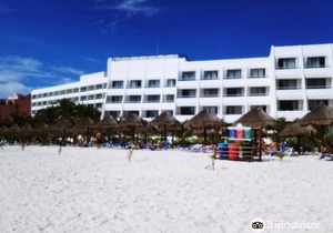 Flamingo Cancun Resort in Cancun