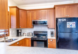 Spacious multi level 4 bedroom + den townhouse with easy access to nearby runs and lift in Sun Peaks