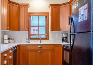 Spacious multi level 4 bedroom + den townhouse with easy access to nearby runs and lift in Sun Peaks