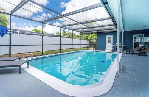 Miramar House | 4BR Getaway + Pool + Game Room, 18-mins to Ocean