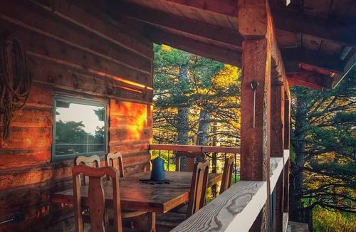 Livingston Cabin | A totally authentic Montana sweet retreat in a convenient location