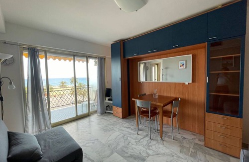 Menton Apartment | Air-conditioned studio in Menton, sea view