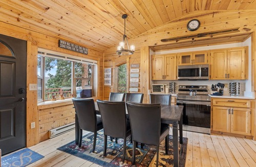 Quandary Village House | AMAZING MTN VIEWS!Hot Tub!Pets!Game Room!Sauna!Fitness Equipment!Near Trails!