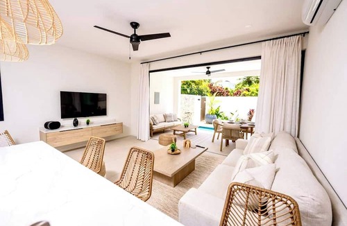 Saint Peter Parish House | Azzurro Townhouses - by Zenbreak