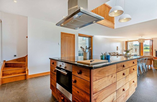 Great Tew Cottage | Beautifully presented Cotswold holiday cottage with a hot tub - Walnut Barn