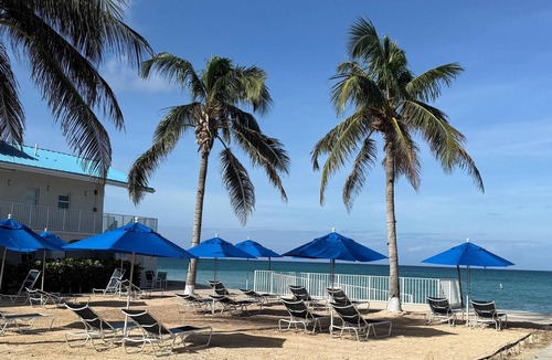Seven Mile Beach Condo | Cayman Reef Resort 50 - Ocean Oasis