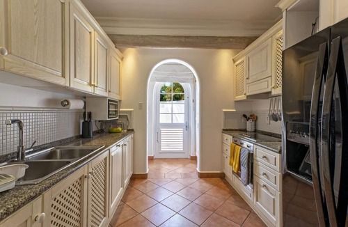 Merlin Bay House | Coconut Shell, Sugar Hill