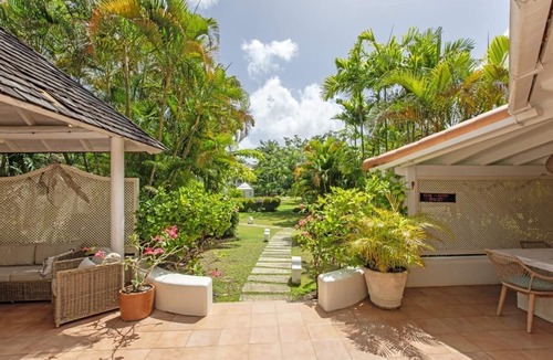 Merlin Bay House | Coconut Shell, Sugar Hill