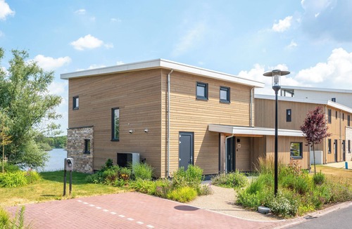 Leuken House | Comfort 12-person water villa in the holiday park Landal Marina Resort Well