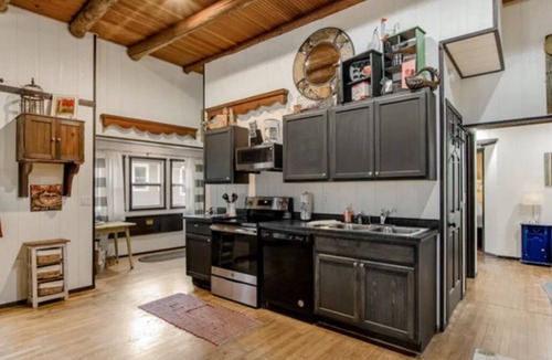 Eagle River Cabin | COOL 5br 2ba cabin on Catfish Lake, EAGLE RIVER CHAIN, covered porch, Beach