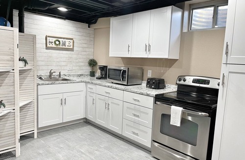 Lamar Heights Area Apartment | Cozy and Private Lower Level Unit with Full Kitchen
