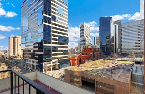 LoDo Condo | Downtown Larimer Square with free parking and amenities!