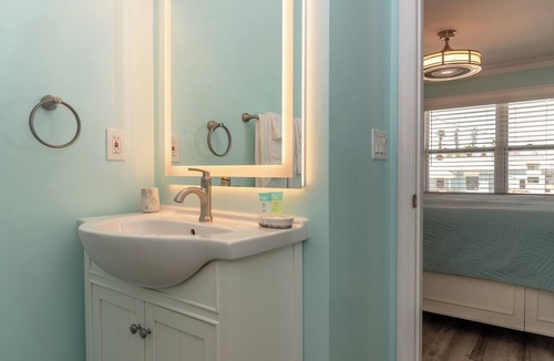 Mid Island Hotel | Flamingo Inn - Standard King