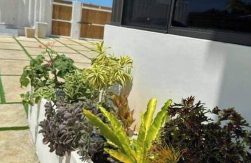 Whitehouse Apartment | FREE WIFI & Steps from the beach, Room 5 @ Happy Life Villas
