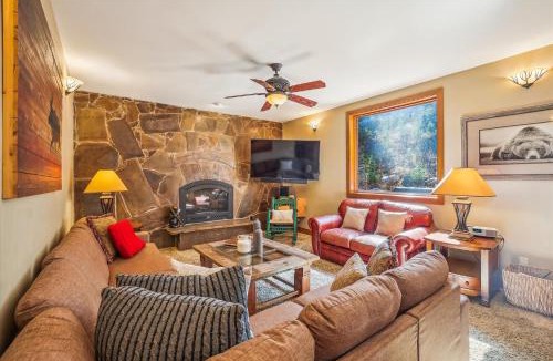 Breckenridge Heights House | High Point Lodge, Private Home, Cozy Patio Area and Hot Tub!