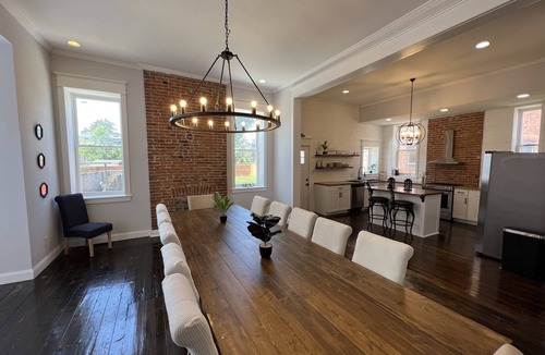 St. Louis House | Historic 3 Story Home - Sleeps 20!