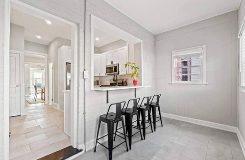 Bloomingdale House | Historic charm, modern amenities, and Parking!