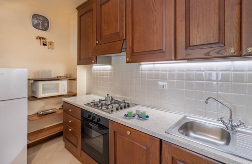 San Donato House | Holiday Home 'La Torretta - By The Walls' with Wi-Fi and Air Conditioning