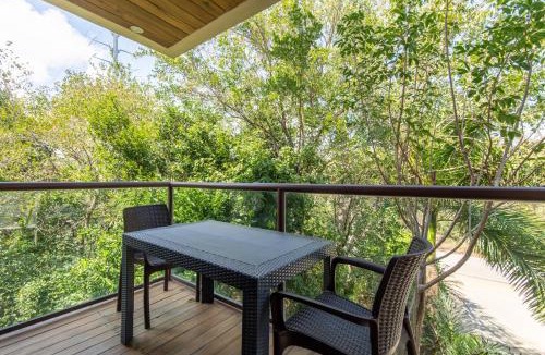 Chemuyil Apartment | Jungle Loft Suite with Terrace & Natural Light - Santuario Hotel Boutique
