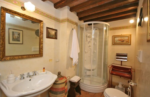 Cortona Old Town Apartment | Lovely apartment for 3 people with hot tub, WIFI and TV