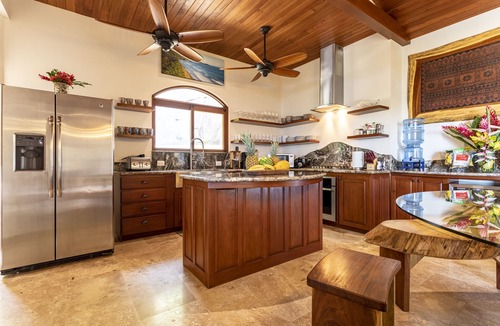 Dominical House | Luxury Home, Amazing Ocean Views! Front Row, Walk to the Beach! Sleeps up to 16