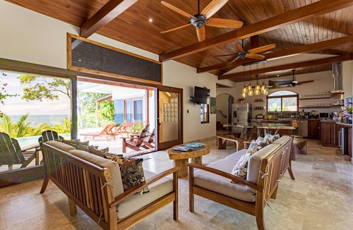 Dominical House | Luxury Home, Amazing Ocean Views! Front Row, Walk to the Beach! Sleeps up to 16