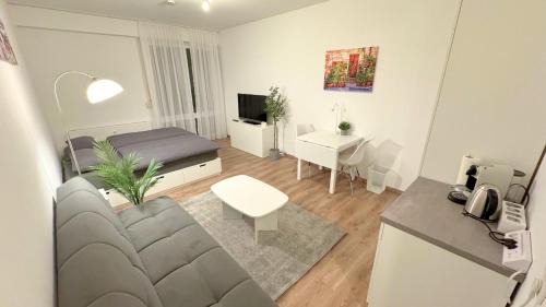 Munchen District Apartment | Modern, quiet apartment right by S-Bahn - close to Munich & airport