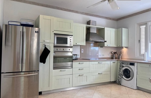 Little Battaleys House | Mullins Beach Villa - Luxury with Private Spa Pool