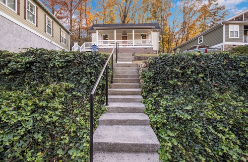 Northside House | Northshore Chattanooga Bungalow Sleeps 6 Walkable Location