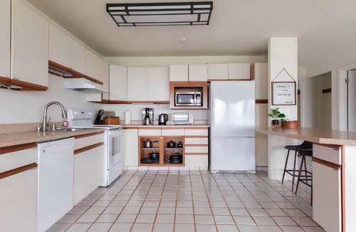 Hilo House | OCEANFRONT DUPLEX, with POOL, SAUNA and steps from BEACH