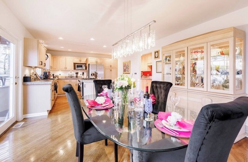 Westside House | Open layout with views, jacuzzi tub