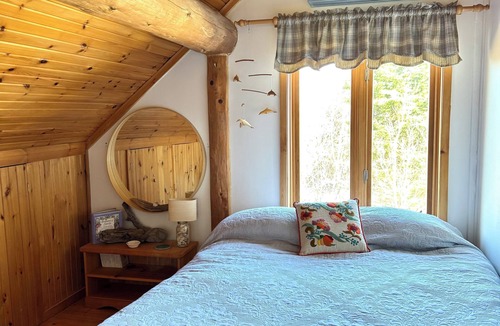 Annapolis Valley Cabin | Private Oceanfront Log Home nestled right on the world famous Bay of Fundy