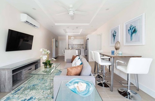 Little Battaleys Apartment | Romantic Island Retreat | Resort Pool & Sunset Rooftop