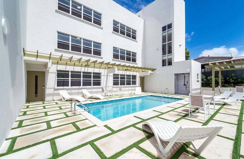 Little Battaleys Apartment | Romantic Island Retreat | Resort Pool & Sunset Rooftop