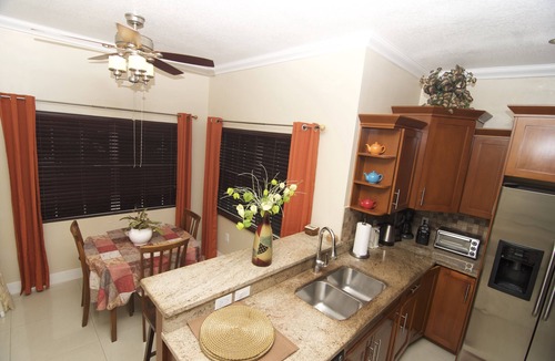 Savannah House | Savhaven - 4 Bed, 4 Bath with Pool, Sleeps 8 (2 minutes away from Spotts Beach)