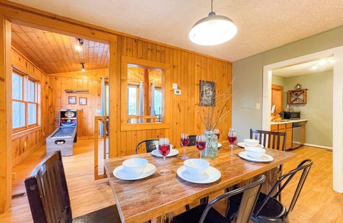 Whittier Cabin | Smoky Mtn 3BR Cabin | Hot Tub Secluded Haven w/Mountain Views