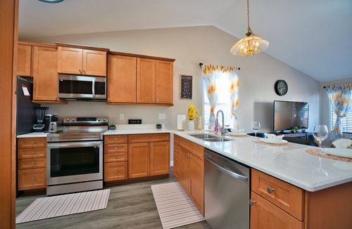 Montbello House | Spacious 3-bedroom townhome in gorgeous Denver, 10mls away to Denver Airport