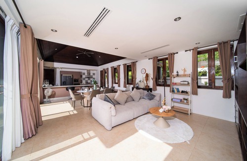 Chalong Villa | Spacious 4-bedroom villa with fitness room and AC in fantastic Tambon Wichit